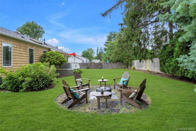 9 Carrol Place, Greenlawn, NY 11740