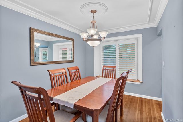 9 Carrol Place, Greenlawn, NY 11740