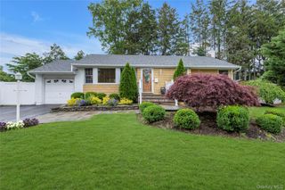 9 Carrol Place, Greenlawn, NY 11740