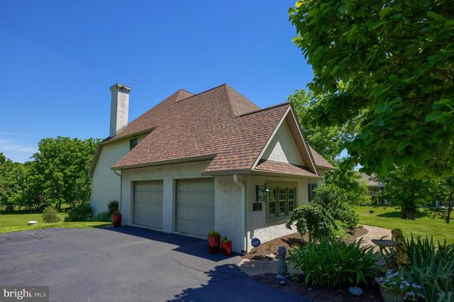 2813 SPRING VALLEY RD, Lancaster, PA 17601