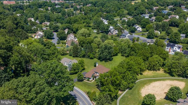 2813 SPRING VALLEY RD, Lancaster, PA 17601