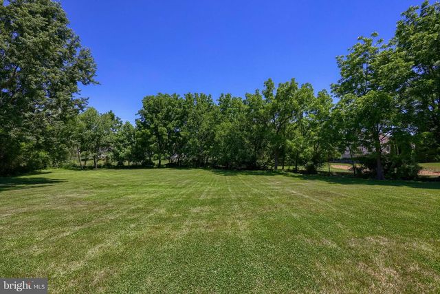 2813 SPRING VALLEY RD, Lancaster, PA 17601