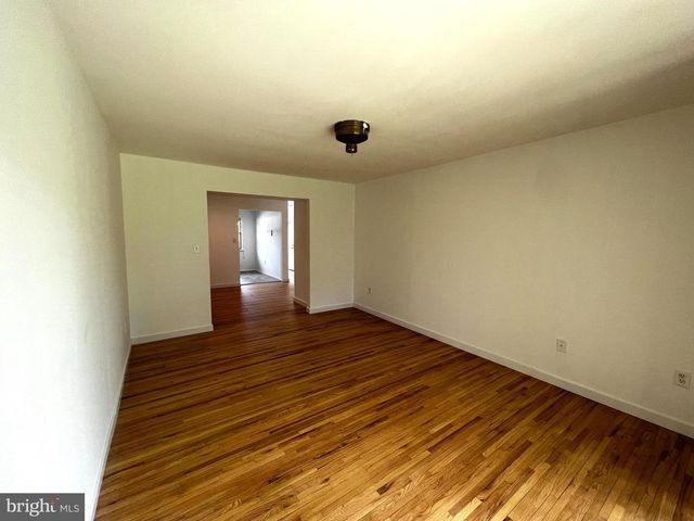 211 SILVER CT, Hamilton, NJ 08690