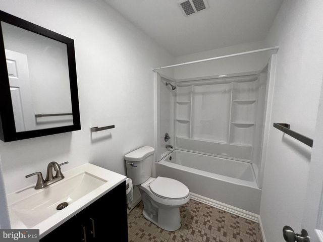 211 SILVER CT, Hamilton, NJ 08690