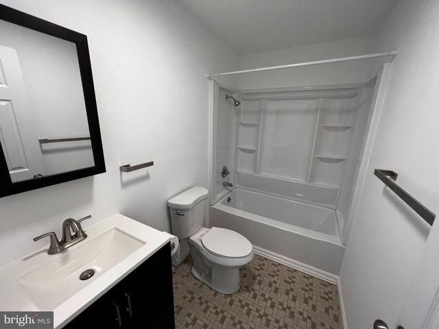 211 SILVER CT, Hamilton, NJ 08690