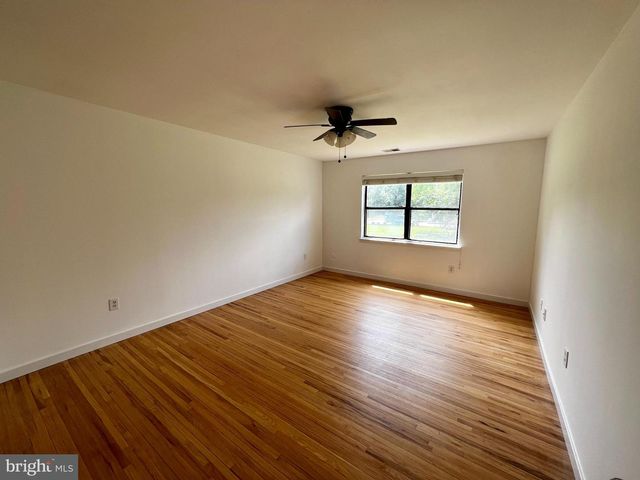 211 SILVER CT, Hamilton, NJ 08690