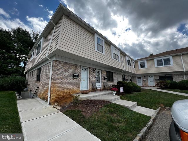 211 SILVER CT, Hamilton, NJ 08690