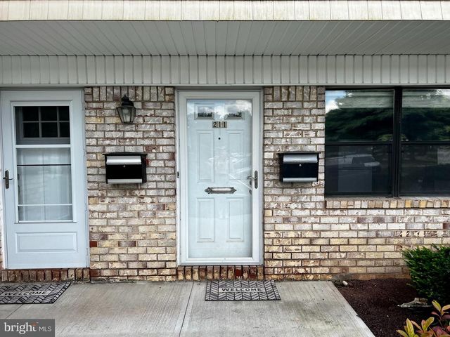 211 SILVER CT, Hamilton, NJ 08690
