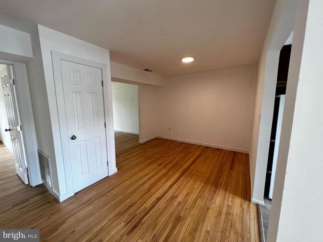 211 SILVER CT, Hamilton, NJ 08690