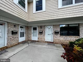 211 SILVER CT, Hamilton, NJ 08690