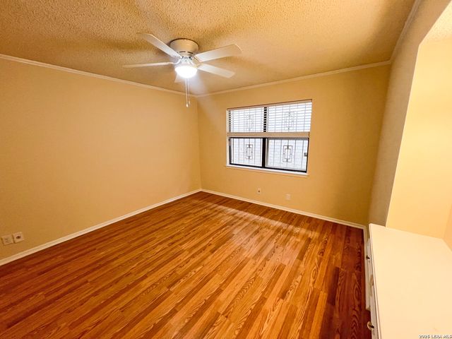 5809 WINTERHAVEN DR, Windcrest, TX 78239