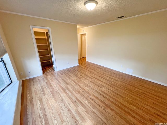 5809 WINTERHAVEN DR, Windcrest, TX 78239