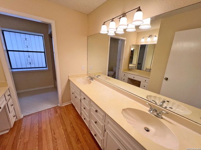 5809 WINTERHAVEN DR, Windcrest, TX 78239