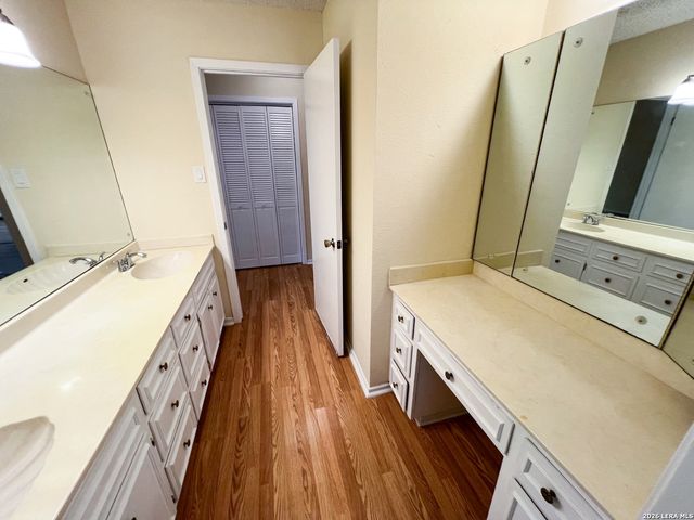 5809 WINTERHAVEN DR, Windcrest, TX 78239