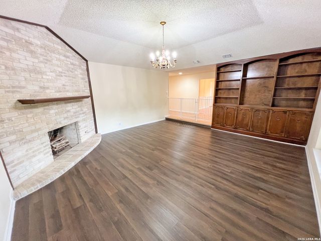 5809 WINTERHAVEN DR, Windcrest, TX 78239