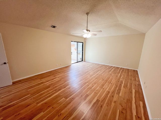 5809 WINTERHAVEN DR, Windcrest, TX 78239