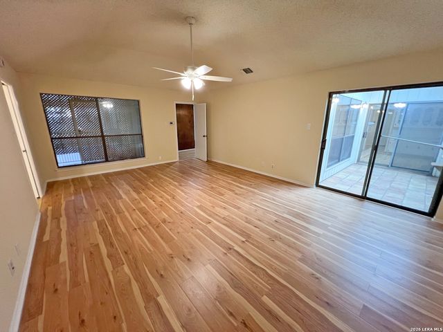 5809 WINTERHAVEN DR, Windcrest, TX 78239