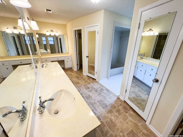 5809 WINTERHAVEN DR, Windcrest, TX 78239