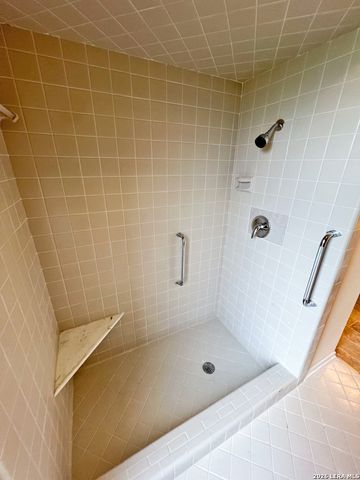 5809 WINTERHAVEN DR, Windcrest, TX 78239