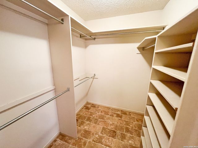 5809 WINTERHAVEN DR, Windcrest, TX 78239