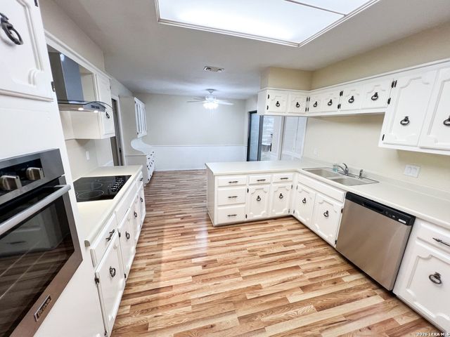 5809 WINTERHAVEN DR, Windcrest, TX 78239