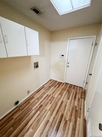 5809 WINTERHAVEN DR, Windcrest, TX 78239