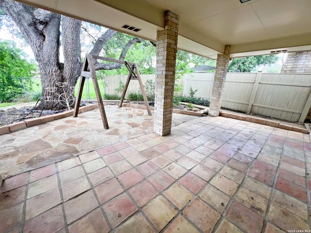 5809 WINTERHAVEN DR, Windcrest, TX 78239