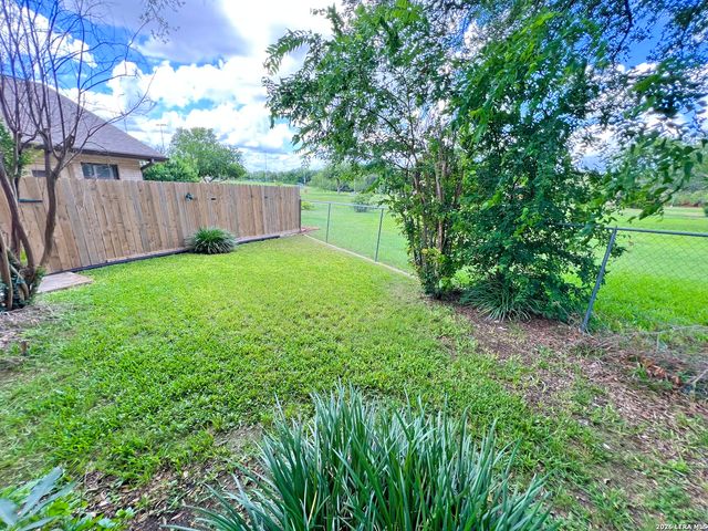 5809 WINTERHAVEN DR, Windcrest, TX 78239