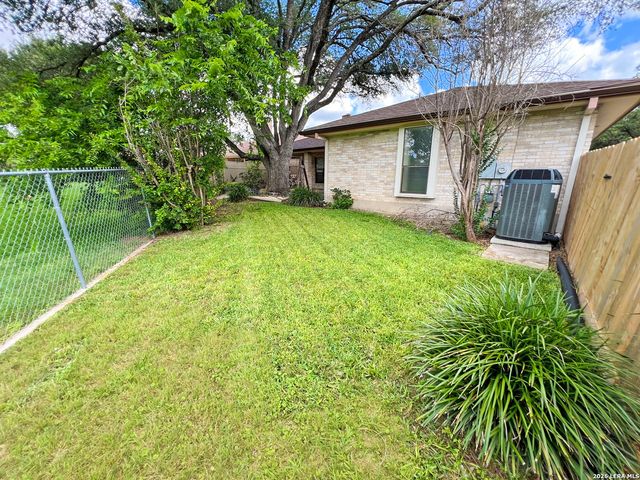 5809 WINTERHAVEN DR, Windcrest, TX 78239