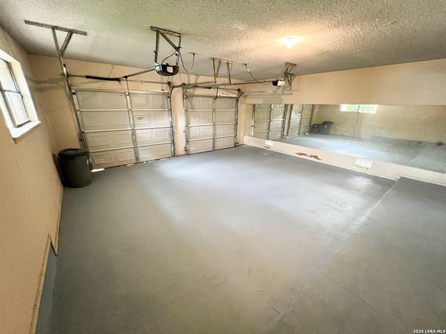 5809 WINTERHAVEN DR, Windcrest, TX 78239