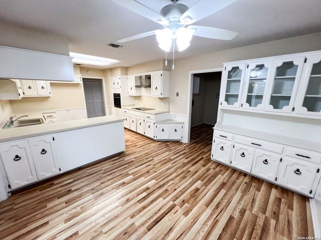 5809 WINTERHAVEN DR, Windcrest, TX 78239