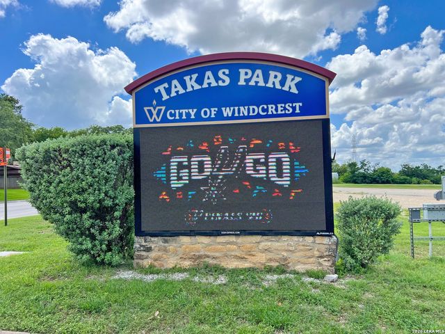 5809 WINTERHAVEN DR, Windcrest, TX 78239