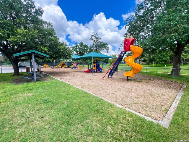 5809 WINTERHAVEN DR, Windcrest, TX 78239
