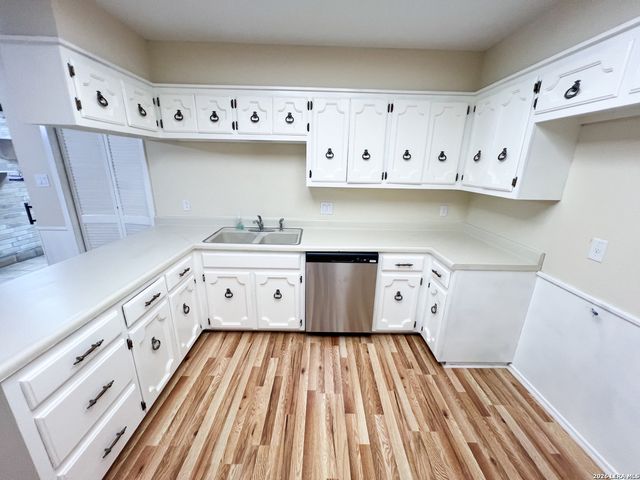 5809 WINTERHAVEN DR, Windcrest, TX 78239