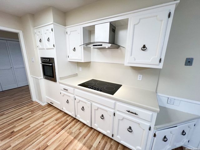 5809 WINTERHAVEN DR, Windcrest, TX 78239