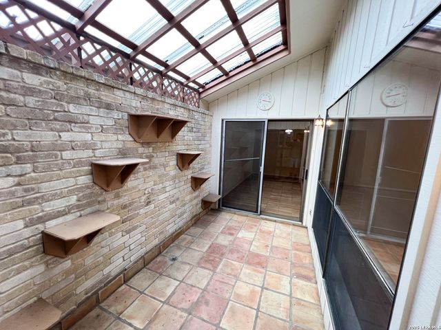 5809 WINTERHAVEN DR, Windcrest, TX 78239