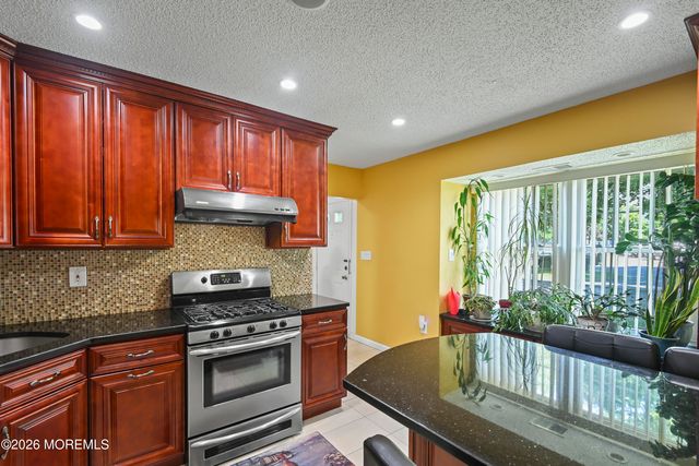 67 Albury Way, North Brunswick, NJ 08902