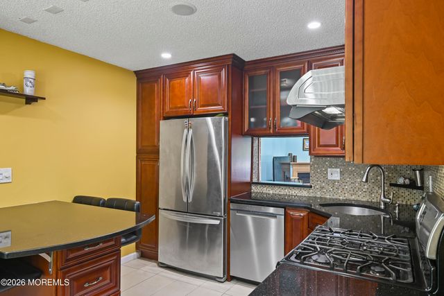 67 Albury Way, North Brunswick, NJ 08902
