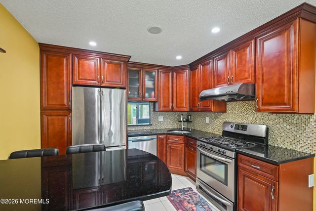 67 Albury Way, North Brunswick, NJ 08902