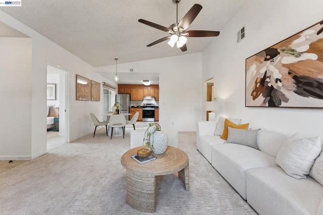 26 Raintree Ct 30, Hayward, CA 94544
