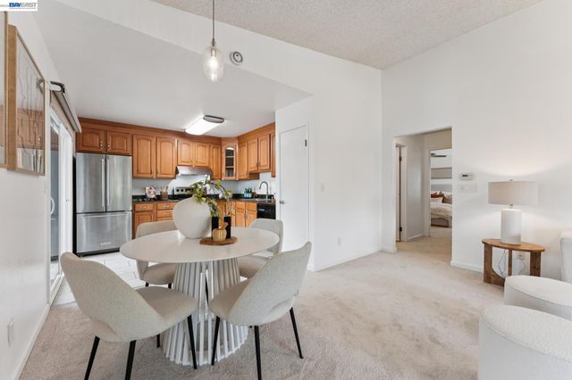 26 Raintree Ct 30, Hayward, CA 94544