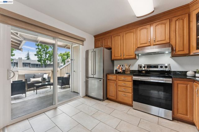 26 Raintree Ct 30, Hayward, CA 94544