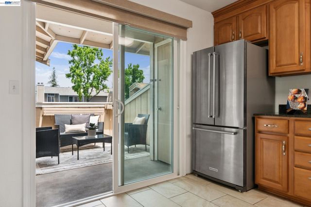 26 Raintree Ct 30, Hayward, CA 94544