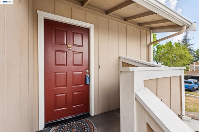26 Raintree Ct 30, Hayward, CA 94544