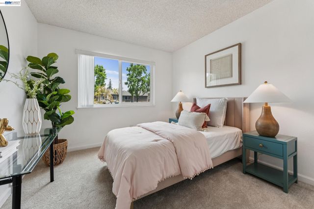 26 Raintree Ct 30, Hayward, CA 94544