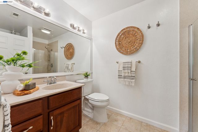 26 Raintree Ct 30, Hayward, CA 94544