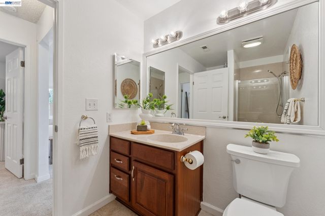 26 Raintree Ct 30, Hayward, CA 94544