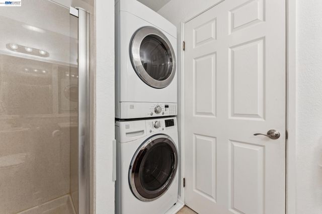 26 Raintree Ct 30, Hayward, CA 94544