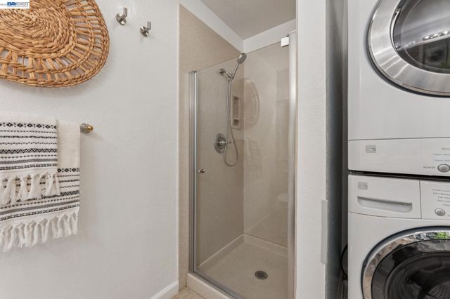 26 Raintree Ct 30, Hayward, CA 94544