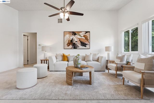 26 Raintree Ct 30, Hayward, CA 94544